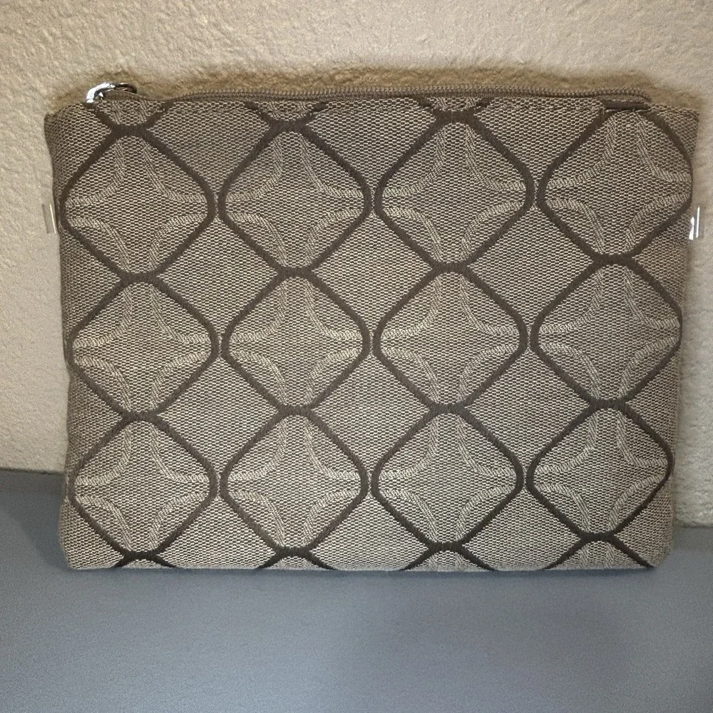 Nine West Beige Tan Geometric Pattern Cosmetic Toiletries Bag Zip Silver Clean